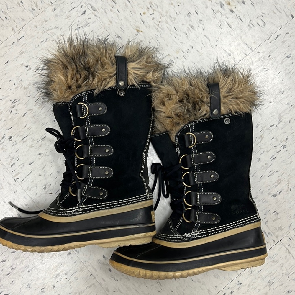 SOREL WATERPROOF 7- gently used